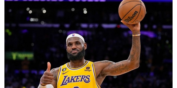 Unterschiedliche Berufswahlen von vier berühmten Basketballspielern
